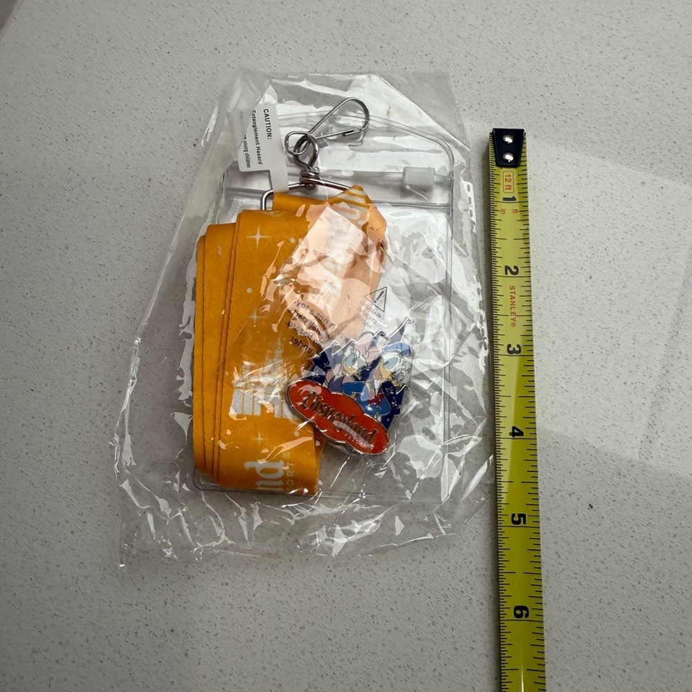 Set of 2 New Disney Lanyards and Pins Disneyland Donald Duck Daisy Duck - Picture 6 of 6